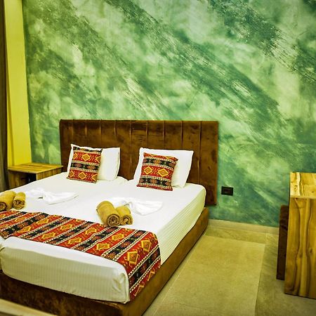 Te Bujtina Hotel- Cozy Stay With Traditional Breakfast Near Beach Golem  Exterior foto