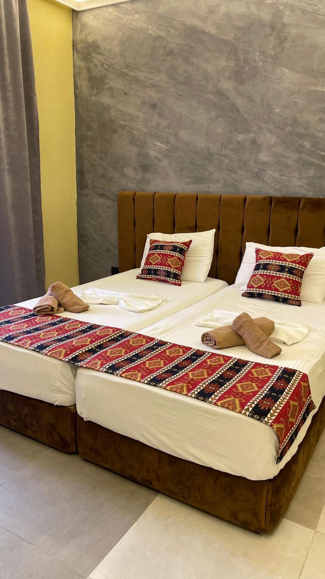 Te Bujtina Hotel- Cozy Stay With Traditional Breakfast Near Beach Golem  Exterior foto