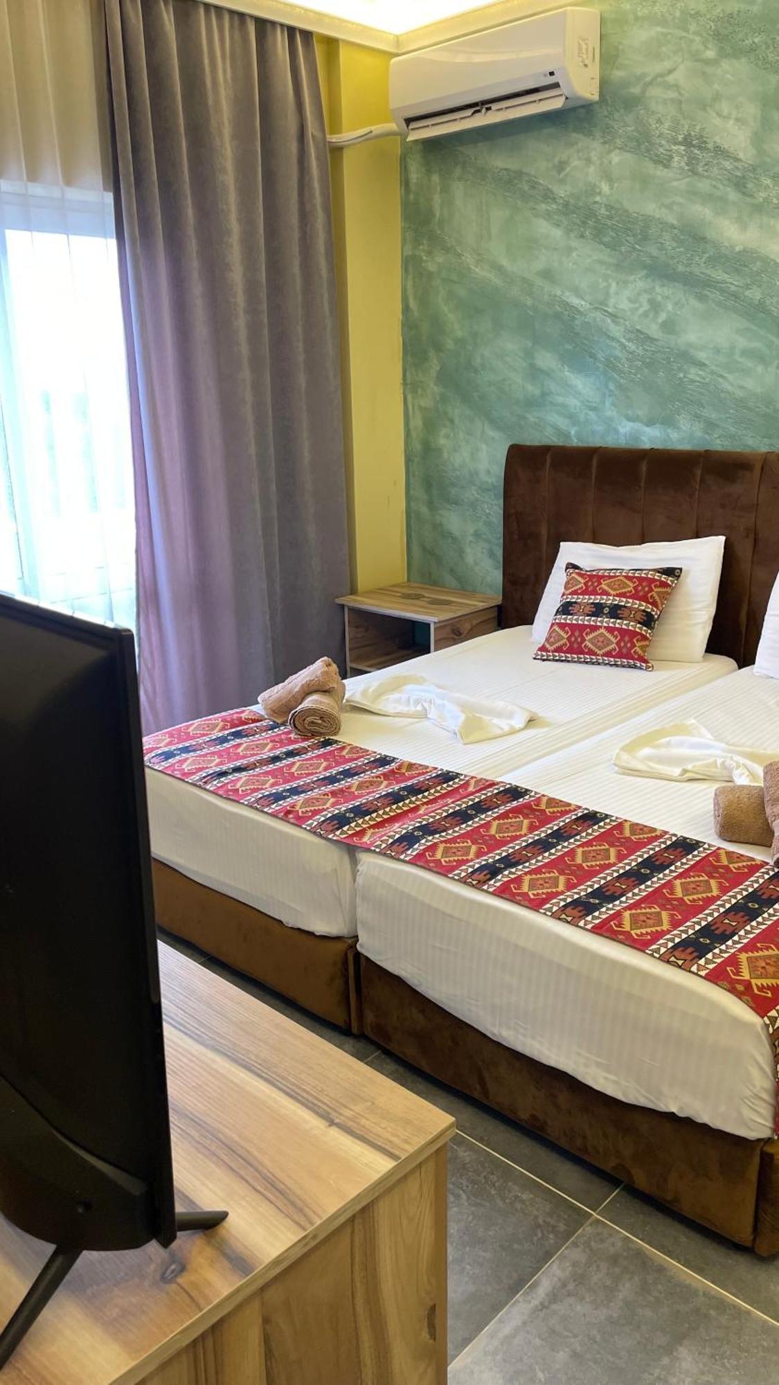 Te Bujtina Hotel- Cozy Stay With Traditional Breakfast Near Beach Golem  Exterior foto