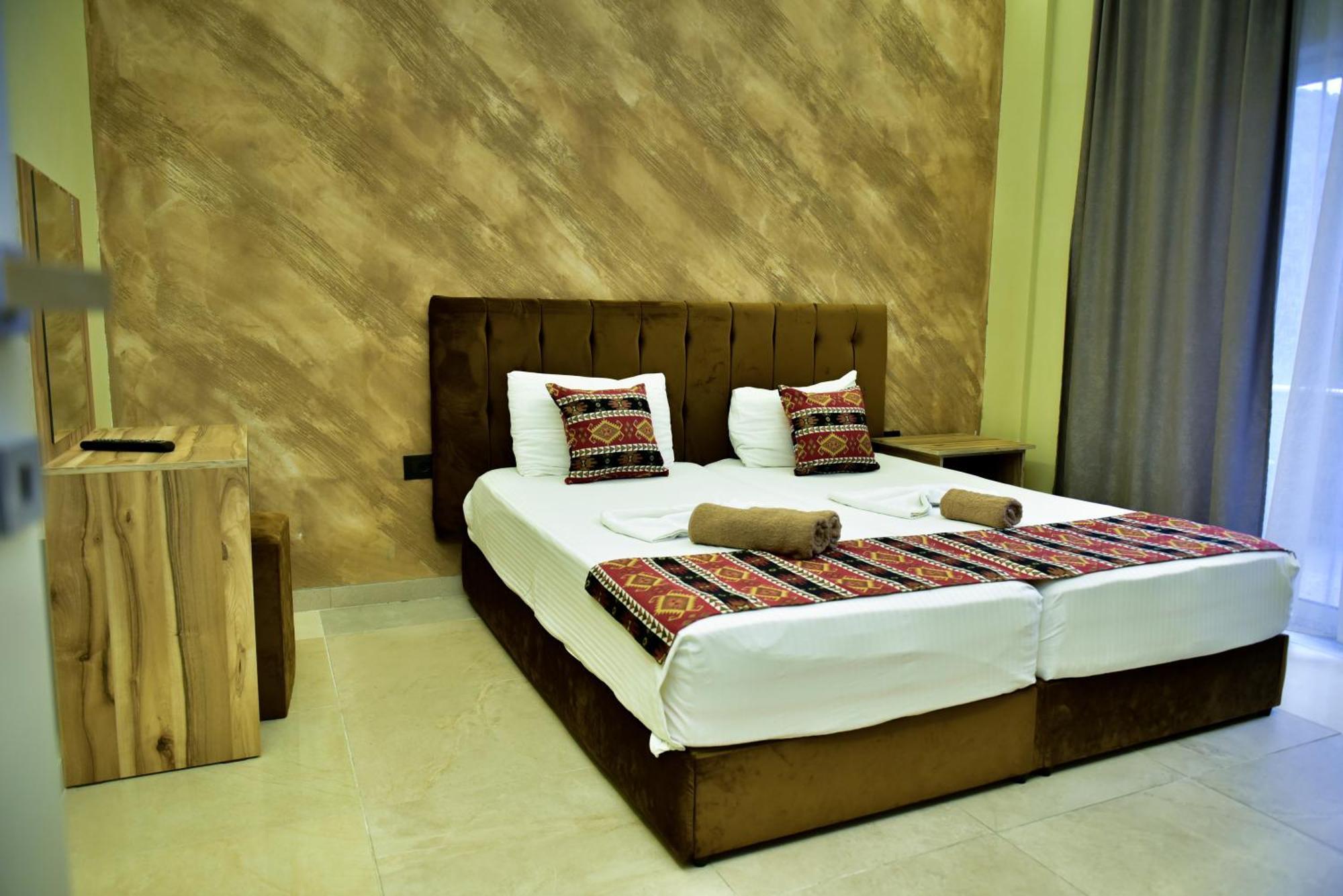 Te Bujtina Hotel- Cozy Stay With Traditional Breakfast Near Beach Golem  Exterior foto